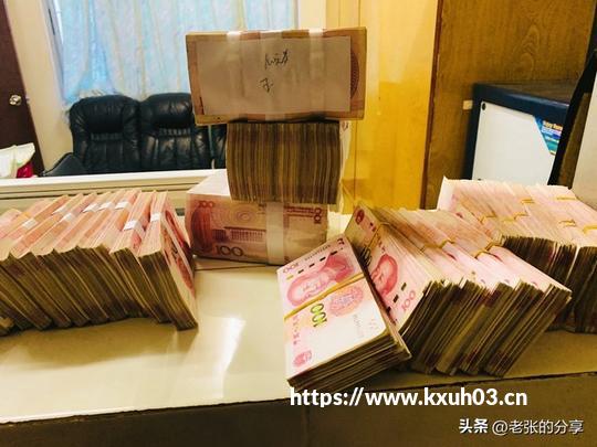 3岁丧父，吃姐姐奶水长大，成名后为8个哥姐买房，如今成全家